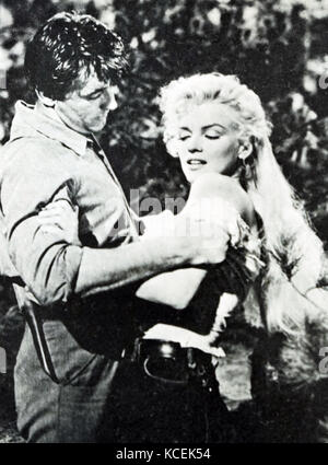 Photographie de Marilyn Monroe (1926-1962), une actrice, chanteuse et modèle, avec Robert Mitchum (1917-1997) un acteur, réalisateur, auteur, poète, compositeur et chanteur. En date du 20e siècle Banque D'Images