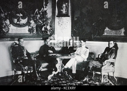 Photographie d'Alexandre Fiodorovitch Kerensky (1881-1970) Premier ministre du gouvernement provisoire de la Russie, rencontre avec des responsables à Moscou. En date du 20e siècle Banque D'Images
