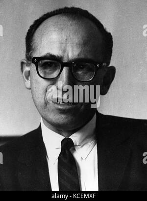 Jonas Edward Salk (1914 - 1995) American chercheur médical et d'un virologue. Il a découvert et développé l'un des premiers vaccins contre la poliomyélite. Banque D'Images