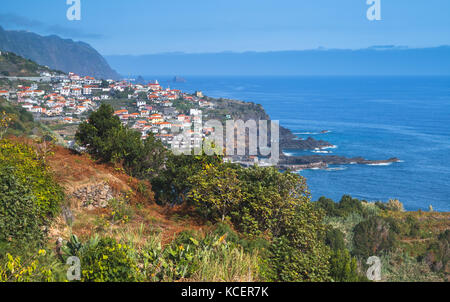 Seixal village balnéaire paysage, côte nord de l'île de Madère, Portugal Banque D'Images