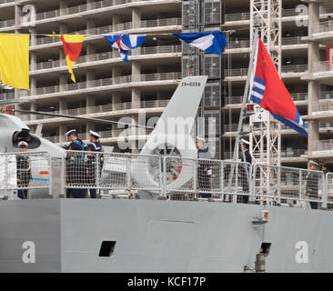 London 4 octobre 2017 guerre chinois - type 54a de frégates et de huanggang yangzhou payer un bon sera en visite à Londres. Banque D'Images