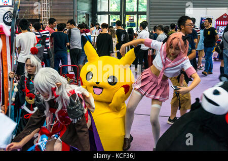 Pikachu et mascottes Kumamon avec caractères anime japonais à Shenzhen 2017 Game Fair (Chine) Comic-Con. Banque D'Images