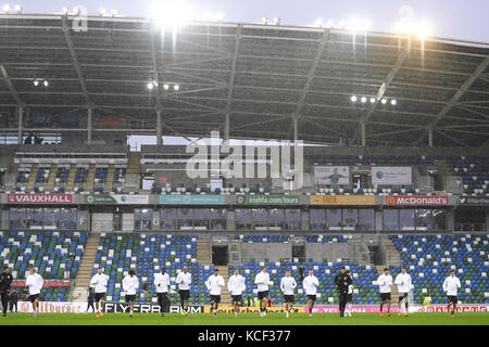 Die Mannschaft macht sich im Windsor Park Stadium Warm. GES/ Fussball/ WC qualification: Entraînement der deutschen Nationalmannschaft à Belfast, 04.10.2017 football: Qualification WC: Session de formation de l'équipe nationale allemande, Belfast, 4 octobre 2017 |utilisation dans le monde entier Banque D'Images