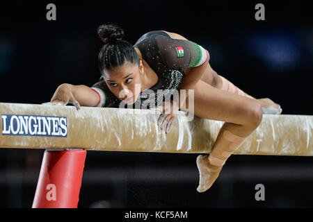 Montréal, Québec, Canada. 4ème Oct 2017. MIRIANA ALMEIDA GARCIA, du Mexique, est en compétition à la poutre lors de la troisième journée de compétition de qualification qui a eu lieu au Stade Olympique. Credit : Amy Sanderson/ZUMA/Alamy Fil Live News Banque D'Images