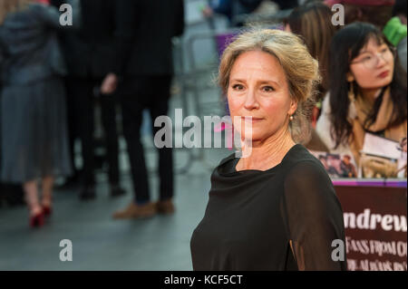 Londres, Royaume-Uni. 4e octobre 2017. penny Downie arrive pour le uk film premiere de respirer à l'odeon leicester square lors de la 61e BFI London Film festival opening night gala. crédit : wiktor szymanowicz/Alamy live news Banque D'Images