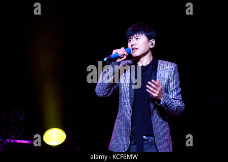 London, UK, 4 octobre 2017. zhang jie concert à l'O2 dans le cadre d'indigo le son de mon cœur world tour. Crédit : Calvin tan/Alamy live news Banque D'Images