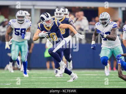 01 octobre, 2017 : Los Angeles Rams wide receiver Cooper Kupp # 18 porte la balle au cours d'un match de football entre les NFL Los Angeles Rams et les Dallas Cowboys à AT&T Stadium à Arlington, TX Los Angeles a battu Dallas 35-30 Albert Pena/CSM Banque D'Images