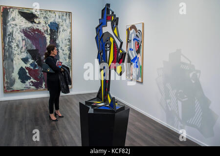 Londres, Royaume-Uni. 08Th Oct, 2017. Par Luichtenstein la tête expressionniste Roy dans la Gagosian Gallery - Londres 2017 Masters Frise, Regents Park, Londres. Il couvre plusieurs milliers d'années d'art à partir de 130 des plus importantes galeries historiques et modernes. L'objet d'œuvres couvrant les antiquités, art asiatique, art ethnographique, d'enluminures, médiévale et moderne et de l'après-guerre, les maîtres anciens et du xixe siècle, la photographie et la sculpture. La foire est ouverte au public 05-08 octobre. Crédit : Guy Bell/Alamy Live News Banque D'Images