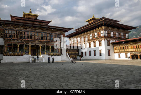 Thimphu, Bhoutan - le 9 avril 2016 : tashichho dzong est l'une des plus célèbres forteresses au Bhoutan et vistor et les touristes peuvent voir l'exploration autour de cette Banque D'Images