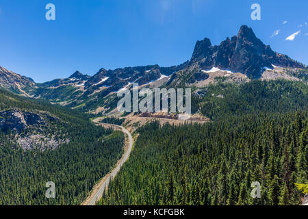 Vue depuis Washington pass oublier dans le parc national des North Cascades Cascades nord - autoroute autoroute 20 dans l'état de Washington, United States Banque D'Images