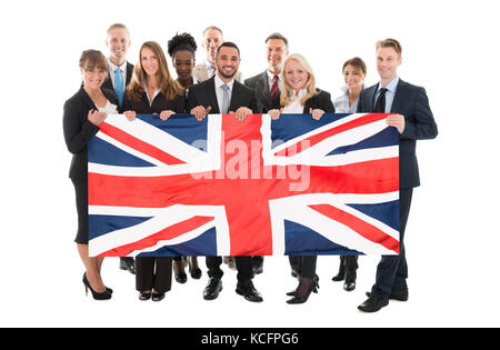 Happy Businesspeople Holding Union Jack contre fond blanc Banque D'Images