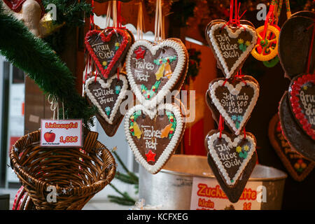 Coeurs d'épices avec des décorations de Noël à Noël 2011 à Lübeck Banque D'Images