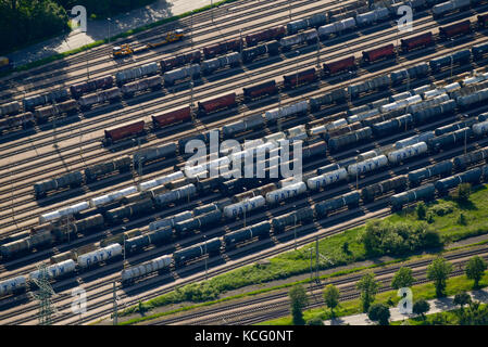 Allemagne Hambourg, citerne à bogies des chemins de fer sur les voies / DEUTSCHLAND Hambourg, Tankwagen der Bahn auf Gleisen Banque D'Images