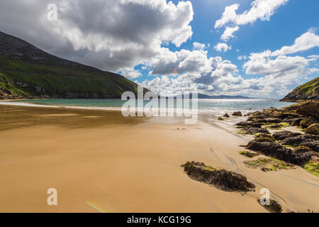 Façon sauvage de l'Atlantique, de Keem Bay, l'île d'Achill, Comté de Mayo, Irlande Banque D'Images