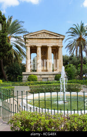 Jardins barrakka inférieur et le monument à Alexander ball à Valletta Banque D'Images