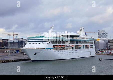 Mme Vision of the Seas bateau de croisière dans le port d'Helsinki, Finlande Banque D'Images