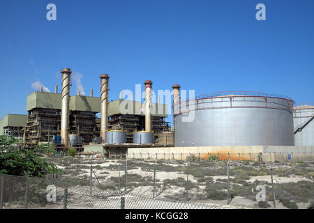 L'usine de dessalement à Sharjah, Emirats arabes unis, qui transforme l'eau salée dans l'eau potable dans cette partie du monde Banque D'Images