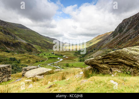 Nant ffrancon valley de foel goch, sur la gauche à pen an wen ole sur la droite, le parc national de Snowdonia, le Pays de Galles Banque D'Images