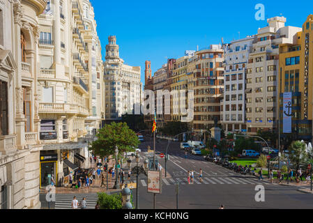 La ville de Valence Espagne, vue nord de la Plaza del Ayuntamiento vers la Carrer San Vicente Martir dans le centre de la ville de Valence, en Espagne. Banque D'Images