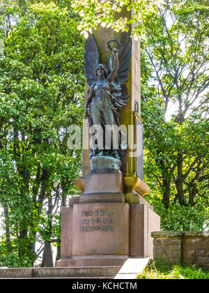 War Memorial avec roslyn's sculpture, les pentes, Buxton, Derbyshire Banque D'Images