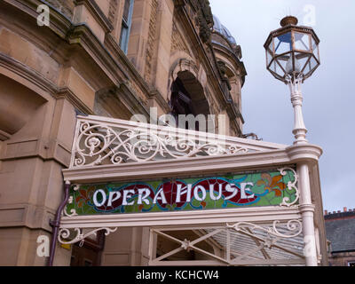 Opéra de Buxton entrée art nouveau canopy, Buxton, Derbyshire Banque D'Images