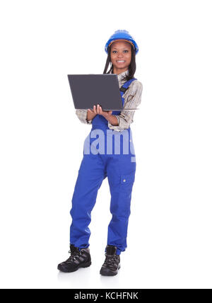 Portrait de femme avec un ordinateur portable. Isolated On White Banque D'Images