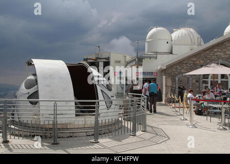 LA MONGIE, FRANCE, 16 juillet 2015 : Observatoire du pic du midi.Les travaux sur l'observatoire ont commencé en 1878 et, en 1963, la NASA a financé l'installation d'un télécentre Banque D'Images