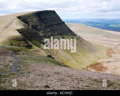 Picws Du, un pic de soutiens dans le Sir Bannau Gaer, Black Mountain (Y Mynydd Du), Parc national de Brecon Beacons Banque D'Images