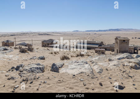 Ruines de la ville minière allemande autrefois prospère kolmanskop dans le désert du namib près de Lüderitz, Namibie, Afrique du Sud Banque D'Images