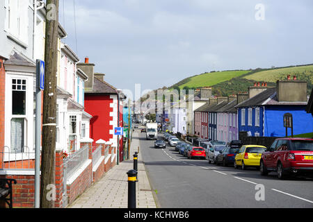 La route de l'A487 qui traverse Aberaeron,Ceredigion, West Wales,UK. Banque D'Images