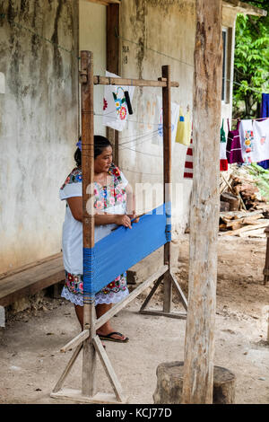 Village maya et en refuge dans la jungle près de l'habitation Ek Balam mexique Banque D'Images