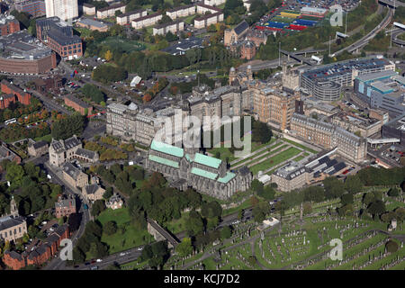 Vue aérienne de la cathédrale de Glasgow et Glasgow Royal Infirmary, Ecosse, Royaume-Uni Banque D'Images