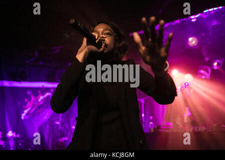 Le rappeur anglais, actrice et musicien Simbi Ajikawo est mieux connu par son nom de scène Little Simz et est ici présente un concert à Pumpehuset à Copenhague. Danemark, 17/01 2016. Banque D'Images