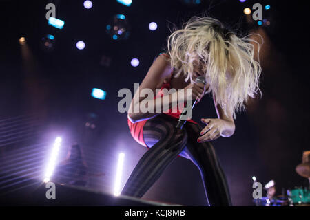 Le chanteur, compositeur et musicien danois MØ (parfois écrit Mo) interprète un concert au Forum de Copenhague. Danemark, 28/19 2016. Banque D'Images