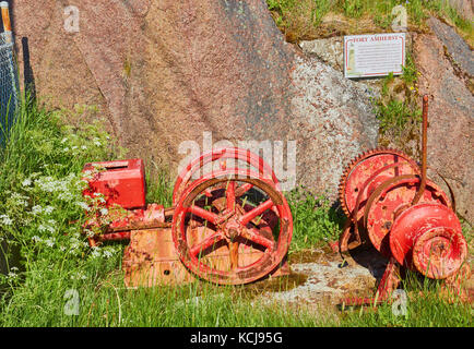 Le treuil installé en 1950 à hisser les matériaux de construction de niveau de l'eau pour construire le phare de Fort Amherst, St John's, Terre-Neuve, Canada. Banque D'Images