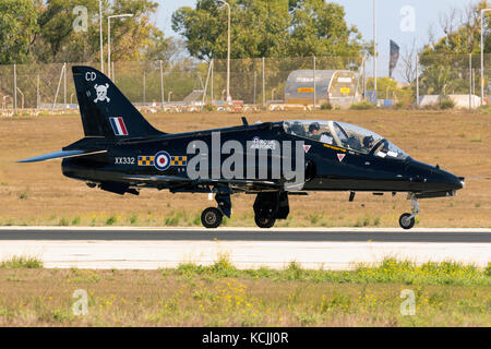 Royal Air Force British aerospace hawk t1a au départ après avoir participé à l'exposition statique de 25e salon international de Malte. Banque D'Images