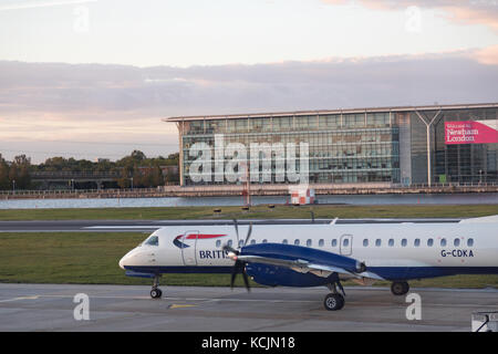 Silvertown, Londres, Royaume-Uni. 5Th oct, 2017. uk weather : retards dans les vols de l'aéroport de London city en raison des mauvaises conditions climatiques en Europe centrale crédit : wansfordphoto/Alamy live news Banque D'Images