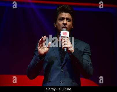 Mumbai, Maharashtra, Inde. 5 octobre 2017. Mumbai, Inde. 05 octobre 2017. L'acteur de Bollywood Shahrukh Khan présent à l'événement de lancement de TEDTalks India à l'hôtel Taj Lands End, Bandra à Mumbai. Crédit : Azhar Khan/ZUMA Wire/Alamy Live News Banque D'Images