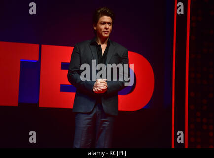 Mumbai, Maharashtra, Inde. 5 octobre 2017. Mumbai, Inde. 05 octobre 2017. L'acteur de Bollywood Shahrukh Khan présent à l'événement de lancement de TEDTalks India à l'hôtel Taj Lands End, Bandra à Mumbai. Crédit : Azhar Khan/ZUMA Wire/Alamy Live News Banque D'Images