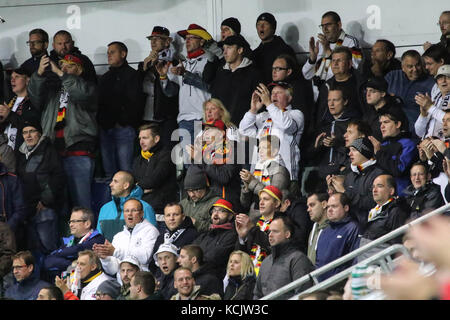 Stade national de football à Windsor Park à Belfast en Irlande du Nord. 05 octobre 2017. Qualification de la Coupe du Monde 2018 - L'Irlande du Nord / Allemagne. Des fans allemands à Windsor Park. Crédit : David Hunter/Alamy Live News. Banque D'Images