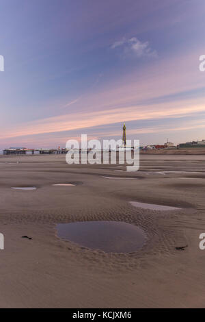 Blackpool, Royaume-Uni. 6Th oct, 2017. Météo nouvelles. un beau début pour la journée à Blackpool avec des vents calmes un soulagement bienvenu de la semaine vent juste après. crédit : Gary telford/Alamy live news Banque D'Images