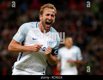 Londres, Royaume-Uni. 05 Oct, 2017. Londres, Royaume-Uni. 05 Oct, 2017. Harry Kane, de l'Angleterre célèbre après rendant 1-0 durant le groupe F de qualification de la Coupe du Monde entre l'Angleterre et la Slovénie a joué au stade de Wembley, Londres, le 5 octobre 2017 Crédit : Jason Mitchell/Alamy Live News Crédit : Jason Mitchell/Alamy Live News Banque D'Images