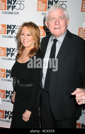 New York, USA. 5Th oct, 2017. marlo thomas et Phil Donahue assister à la 'spielberg' premiere pendant le 55e festival du film de new york à l'Alice Tully Hall le 5 octobre 2017 à new york. crédit : geisler-fotopress/Alamy live news Banque D'Images