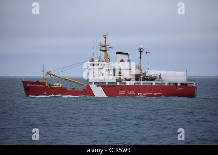 La Garde côtière canadienne martha l. noir-classe navire brise-glace léger NGCC Sir Wilfrid Laurier cuit en cours le 24 juillet 2017 à Barrow, en Alaska. (Photo de steven rogalin par planetpix) Banque D'Images