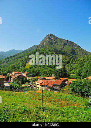 Voir à partir de la senda del Oso greenway, Asturias, Espagne Banque D'Images