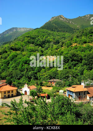 Voir à partir de la senda del Oso greenway, Asturias, Espagne Banque D'Images