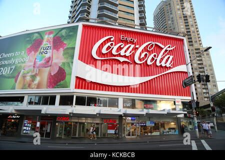 Le signe iconique Coca-Cola à Kings Cross, Sydney, Australie Banque D'Images