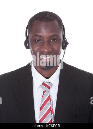 Young African businessman wearing headset isolé sur fond blanc Banque D'Images