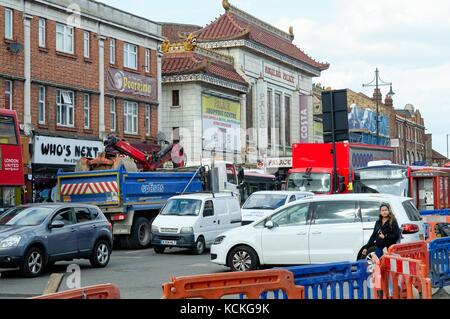 Le trafic congestionné dans South Road Londres Royaume-Uni Southall Banque D'Images