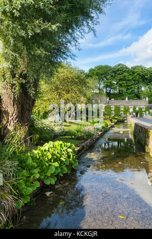 La truite de rivière, ferme, et Swan Hotel, Bibery, à proximité de Arlington Row, Cotswolds, en Angleterre ; Royaume-Uni ; Banque D'Images